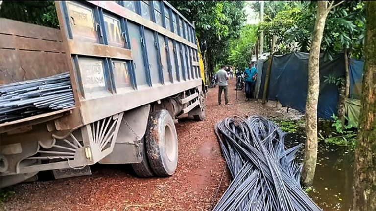 Two Jubo Dal activists arrested for looting a truck loaded with rods in ...