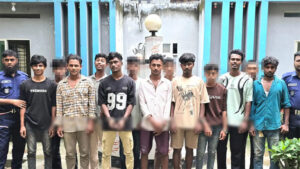 After Chhatra Dal’s ‘anti-League march,’ Chhatra League stages counter-march chanting ‘Joy Bangla’ in front of police station