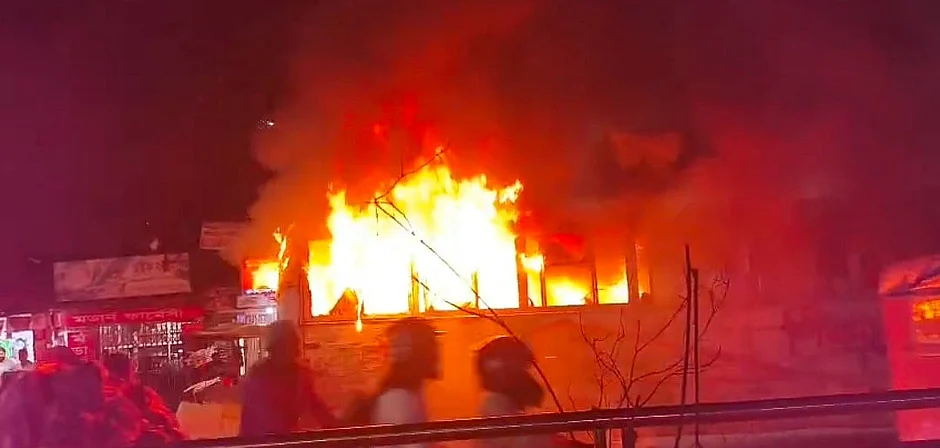 Buses, Trucks Set on Fire in Several Parts of Dhaka and Keraniganj